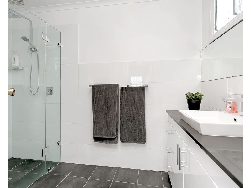 8 Seaview Avenue, Hallett Cove SA 5158