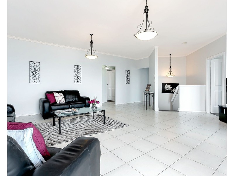 8 Seaview Avenue, Hallett Cove SA 5158