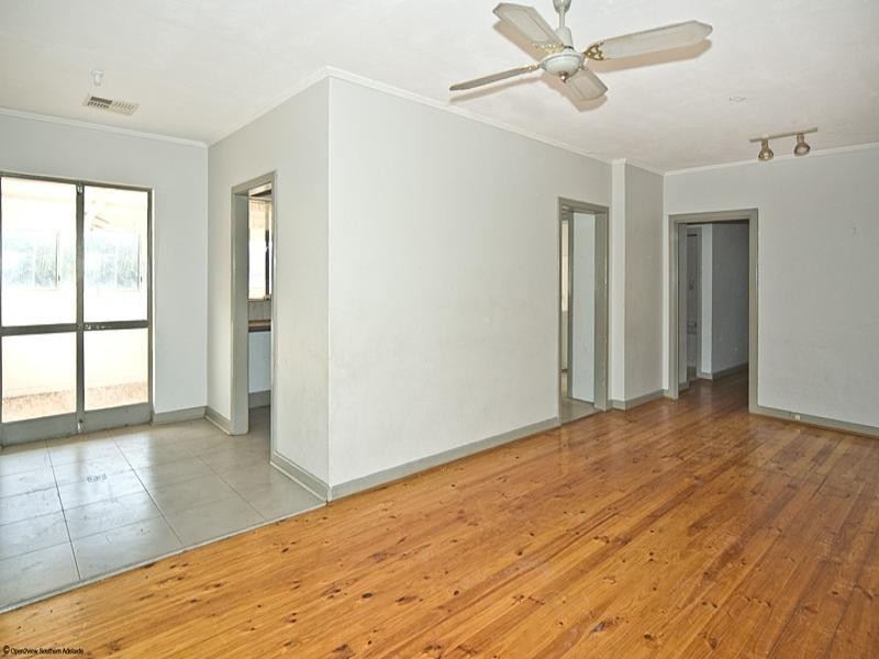 38 Campbell Drive, Para Hills SA 5096