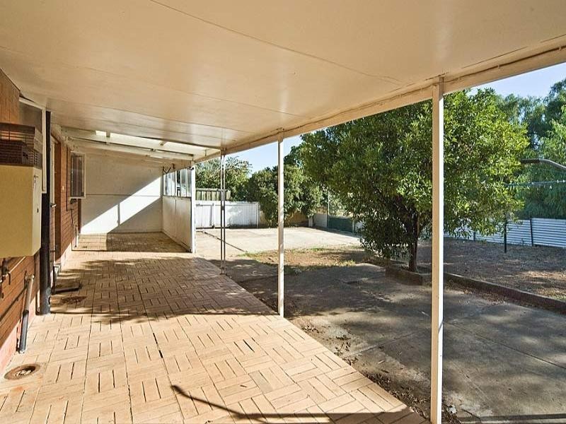 38 Campbell Drive, Para Hills SA 5096