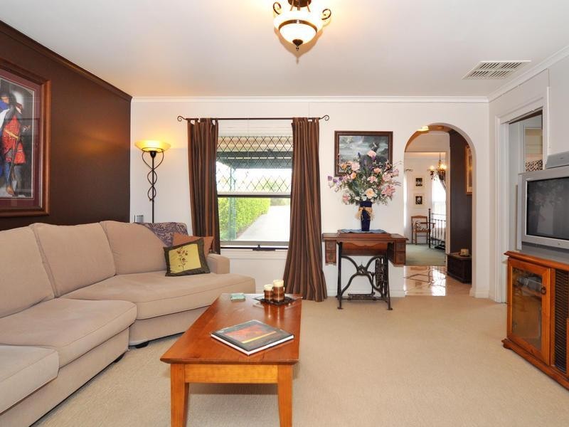 24 Mildara Close, Woodcroft SA 5162