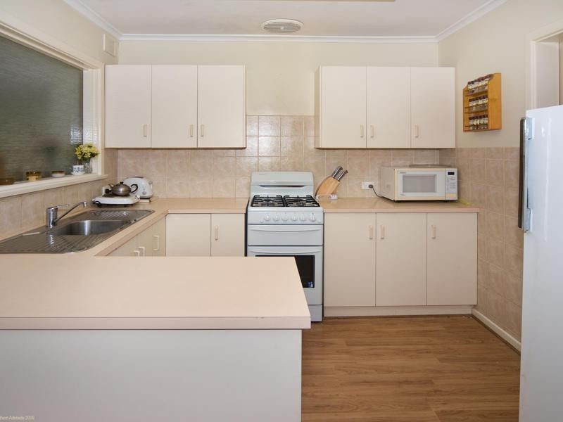 9 Blackwood Crescent, Morphett Vale SA 5162