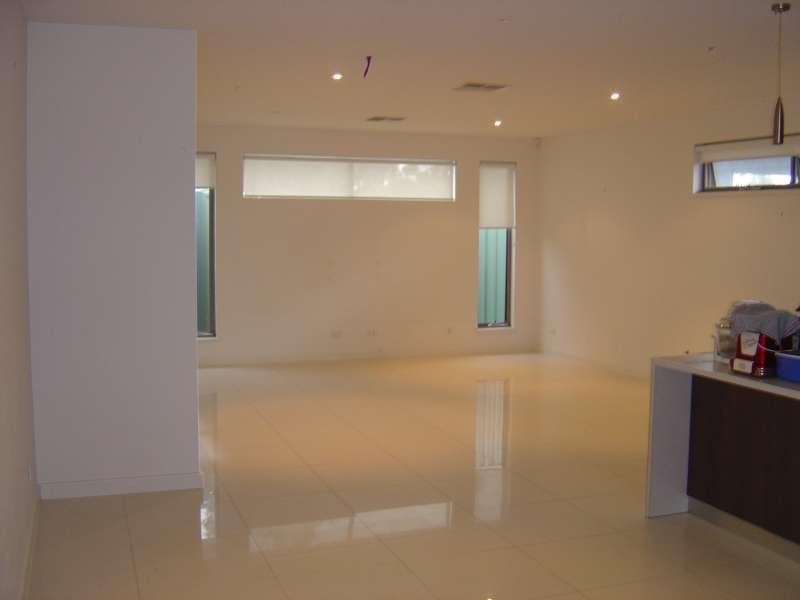 28 MacKenzie Circuit, Mawson Lakes SA 5095