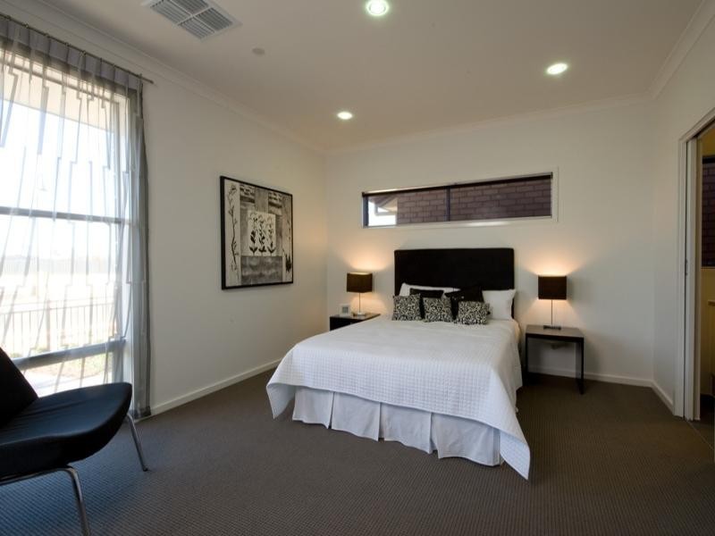 14 Jindabyne Street, Andrews Farm SA 5114