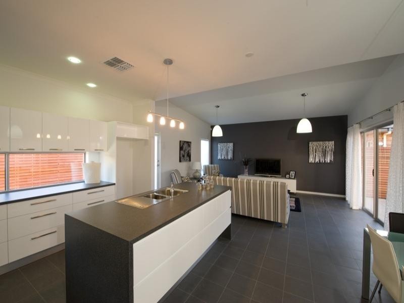 14 Jindabyne Street, Andrews Farm SA 5114