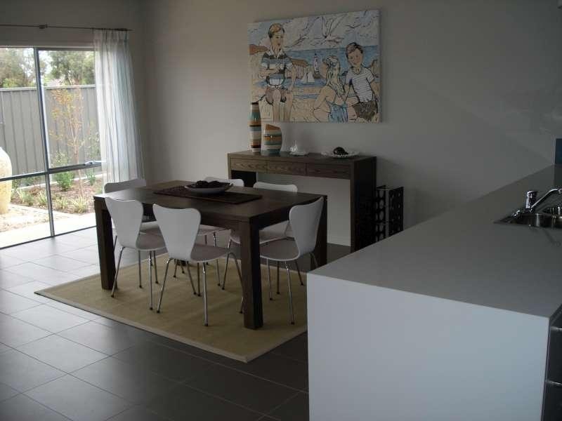 9 Central Drive, Victor Harbor SA 5211