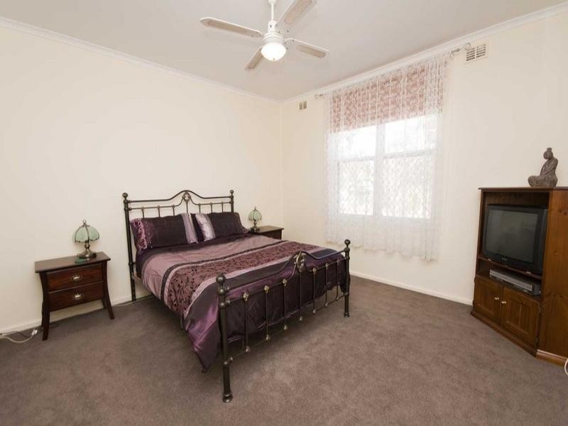 1 Harbrow Grove, Seacombe Gardens SA 5047