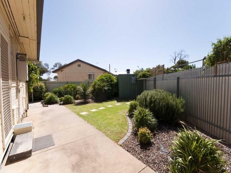 1 Harbrow Grove, Seacombe Gardens SA 5047