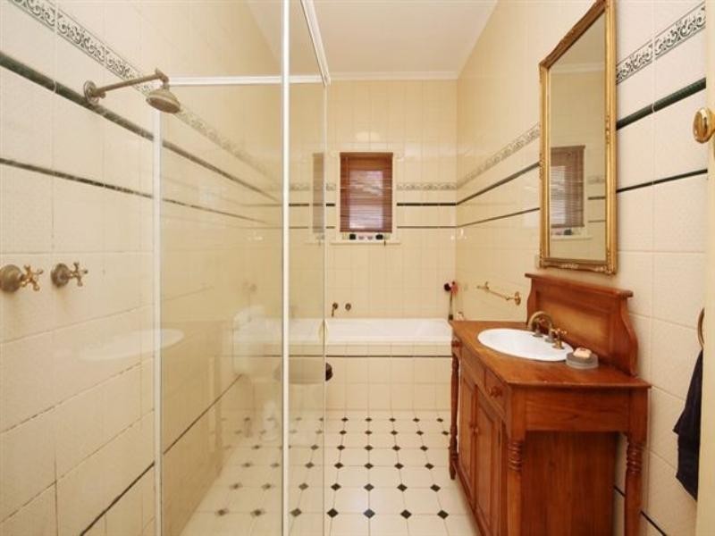 197 Shepherds Hill Road, Eden Hills SA 5050