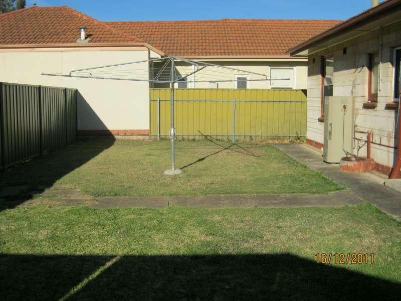 14 Burton Avenue, Park Holme SA 5043