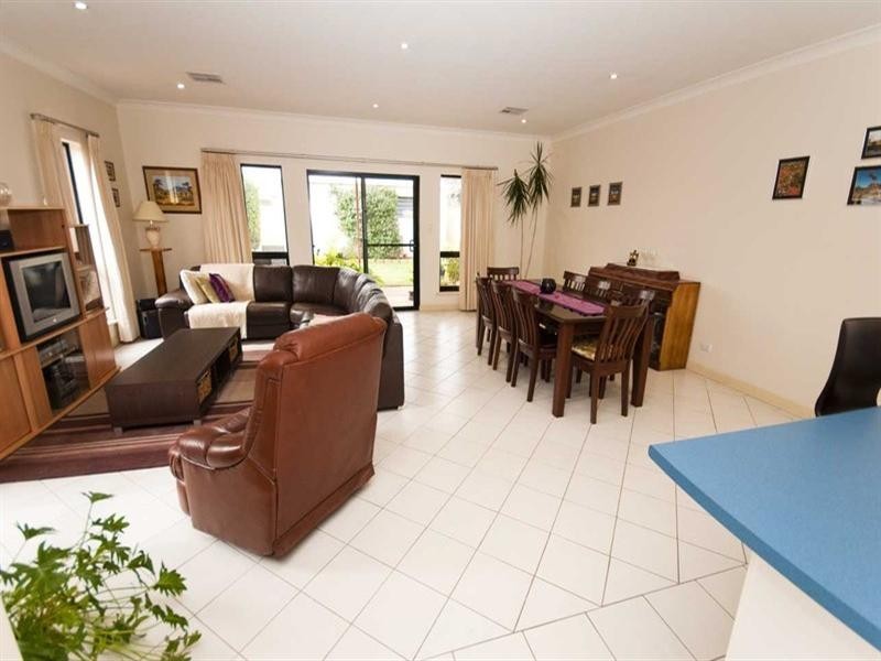 5a Finchley Street, Clovelly Park SA 5042