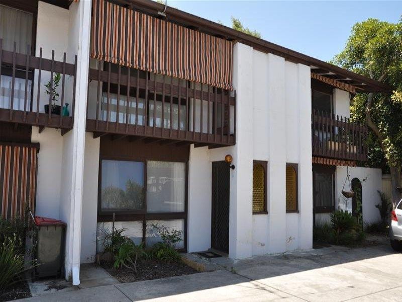 11/1 Gore Street, Glenelg SA 5045