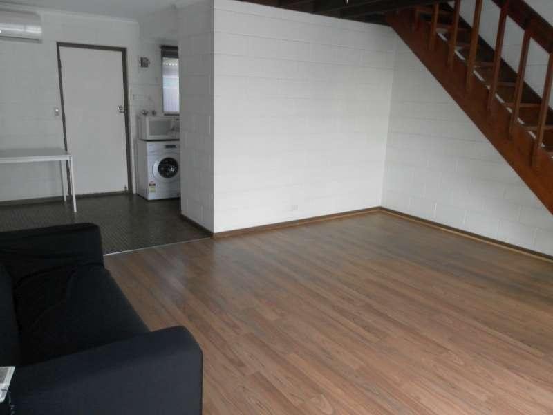 11/1 Gore Street, Glenelg SA 5045