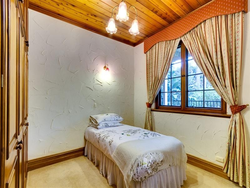16 Grevillea Crescent, Stonyfell SA 5066