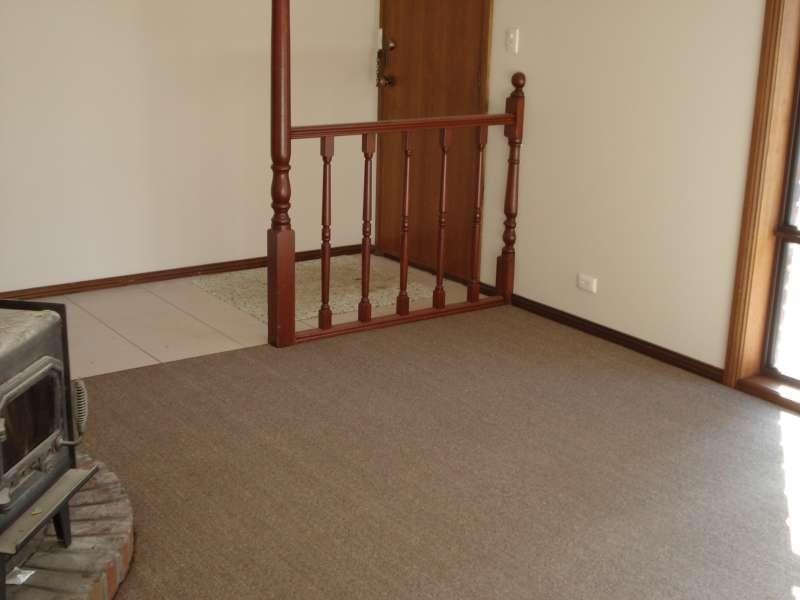 2 Lexcen Grove, Happy Valley SA 5159