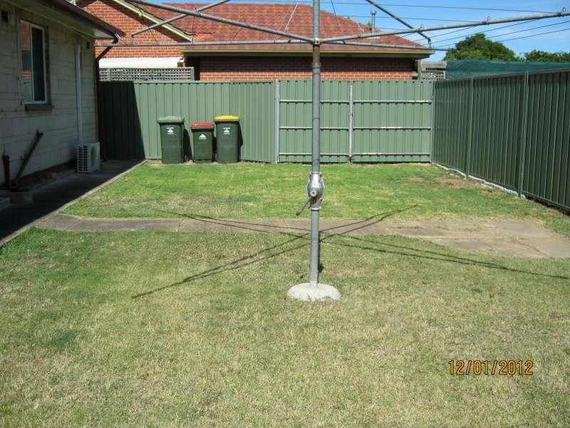 14 Burton Avenue, Park Holme SA 5043