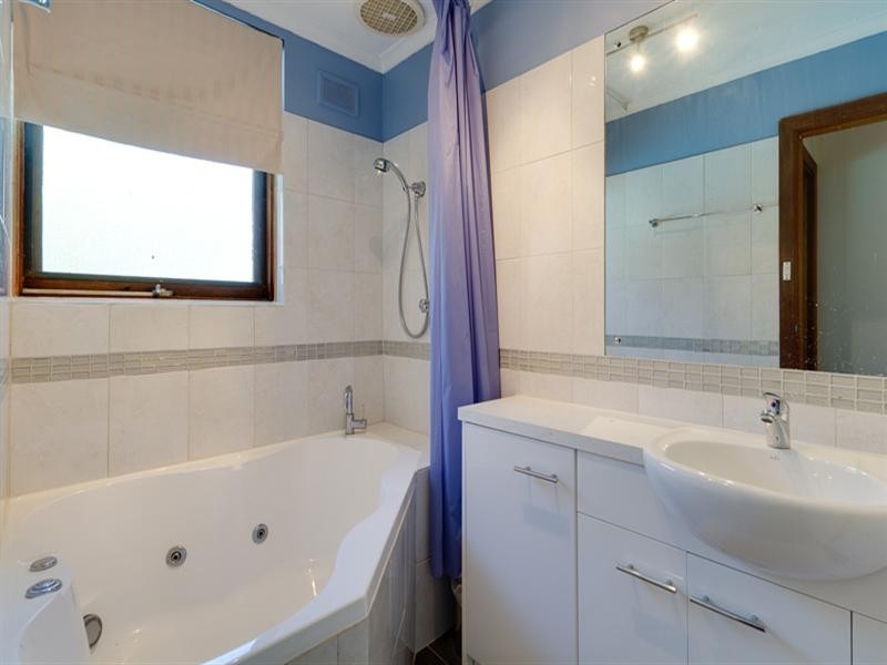 1 Donnybrook Road, Bellevue Heights SA 5050