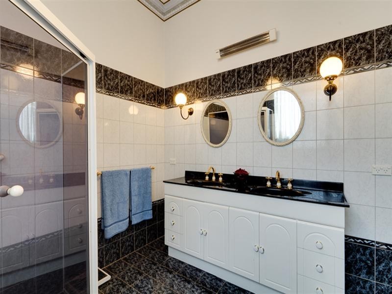 4 Kinnane Crescent, Pasadena SA 5042