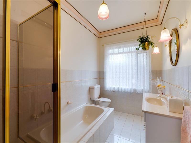 4 Kinnane Crescent, Pasadena SA 5042