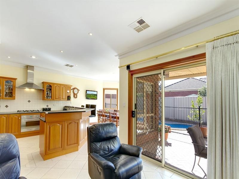 6 Dunk Crescent, Grange SA 5022