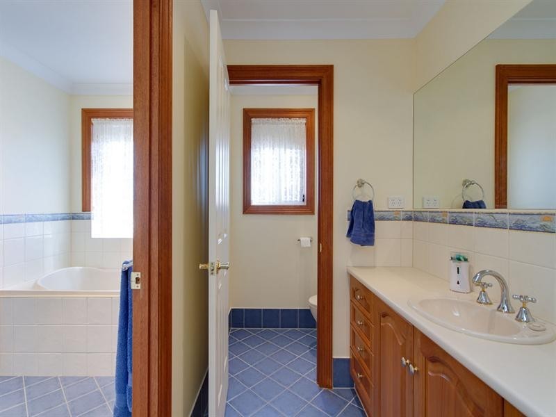 6 Dunk Crescent, Grange SA 5022