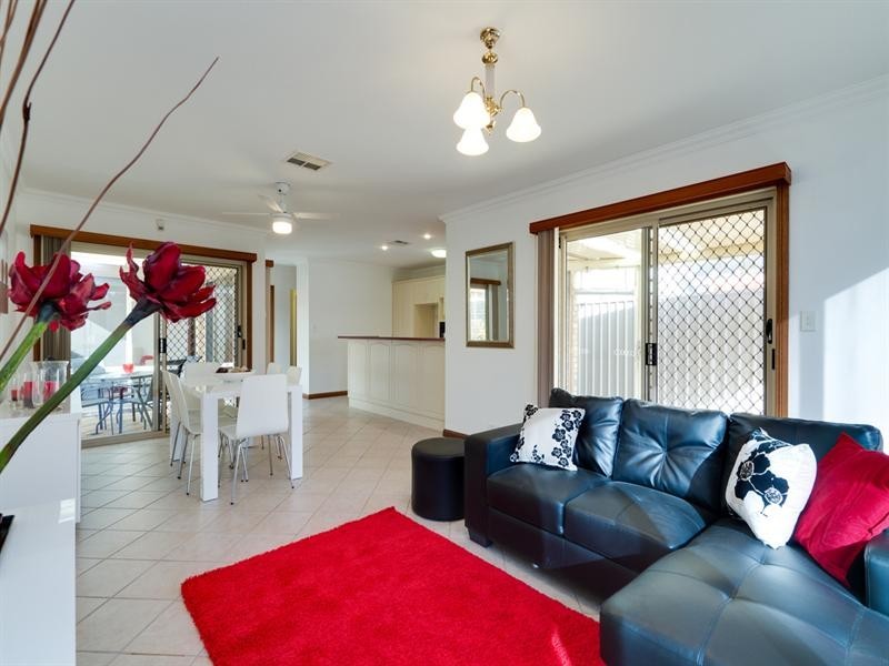 2 Regent Avenue, Clovelly Park SA 5042