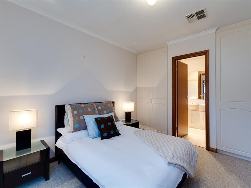 2 Regent Avenue, Clovelly Park SA 5042