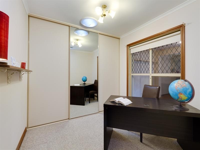 2 Regent Avenue, Clovelly Park SA 5042