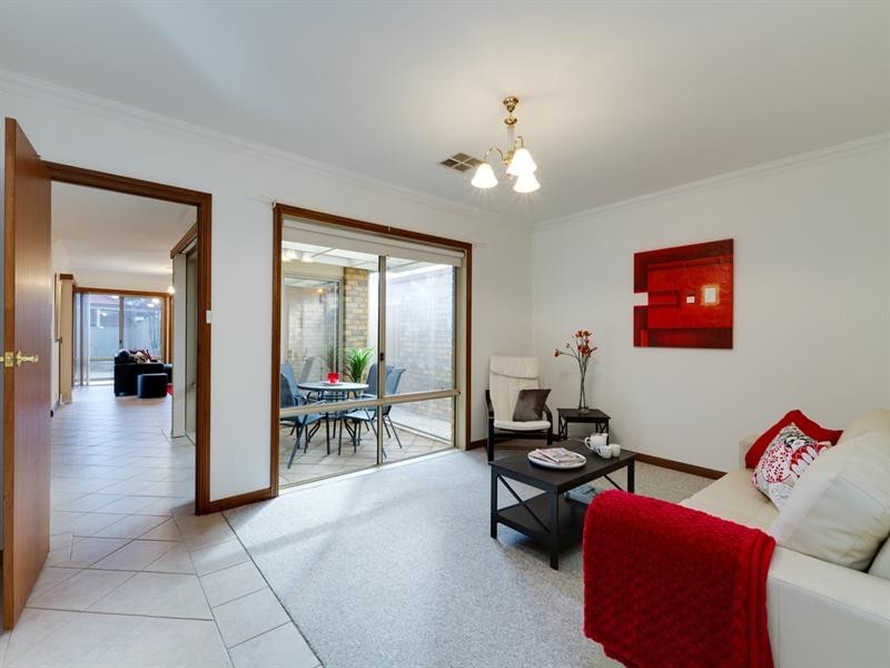 2 Regent Avenue, Clovelly Park SA 5042