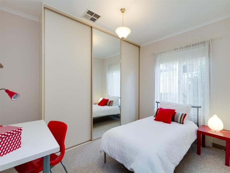 2 Regent Avenue, Clovelly Park SA 5042