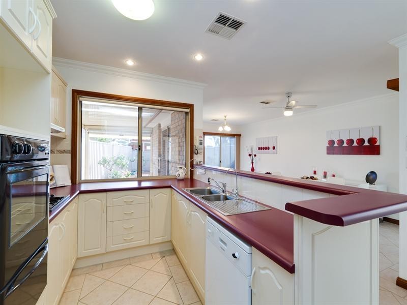 2 Regent Avenue, Clovelly Park SA 5042