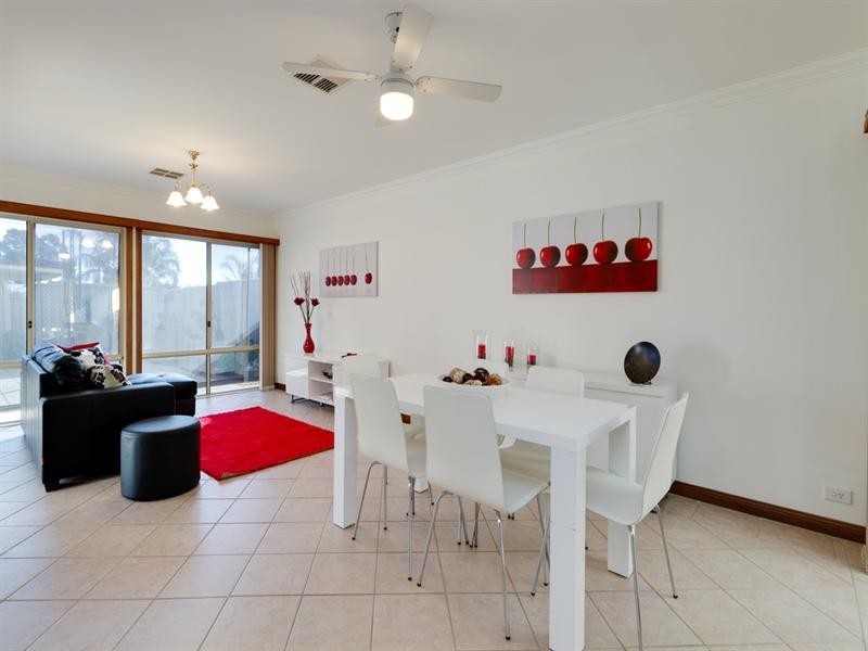 2 Regent Avenue, Clovelly Park SA 5042