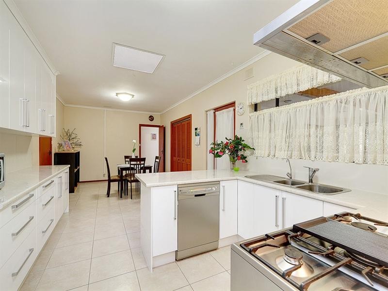 13 Lulworth Place, Flagstaff Hill SA 5159