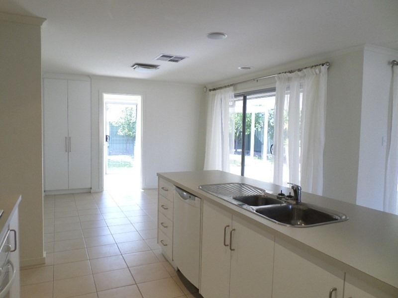 8 Emerald Boulevard, Aldinga Beach SA 5173
