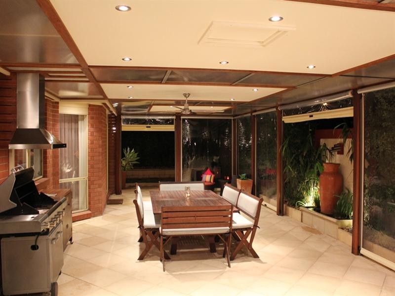 16 Mundulla Avenue, Woodcroft SA 5162