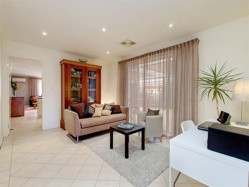 16 Mundulla Avenue, Woodcroft SA 5162