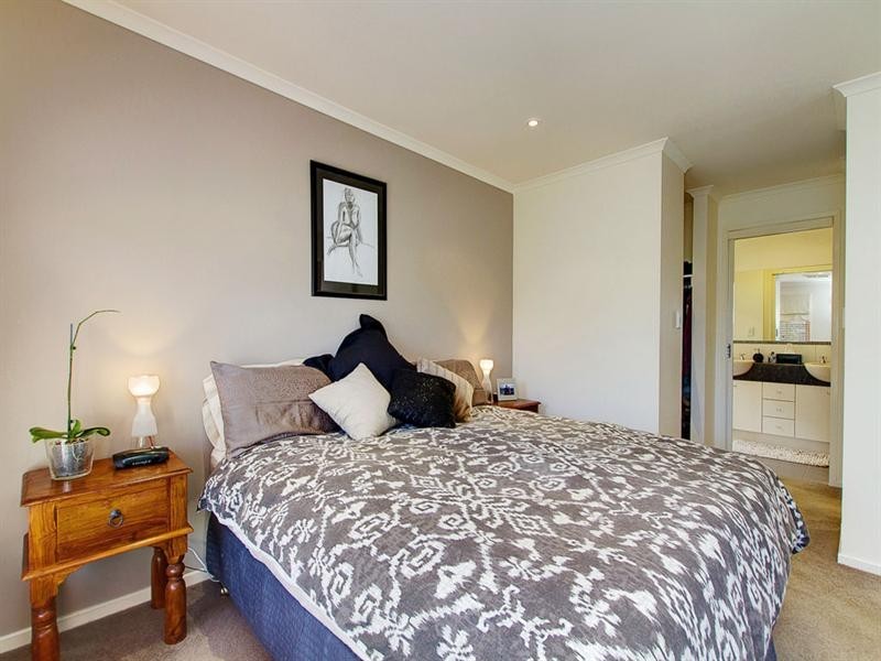 16 Mundulla Avenue, Woodcroft SA 5162