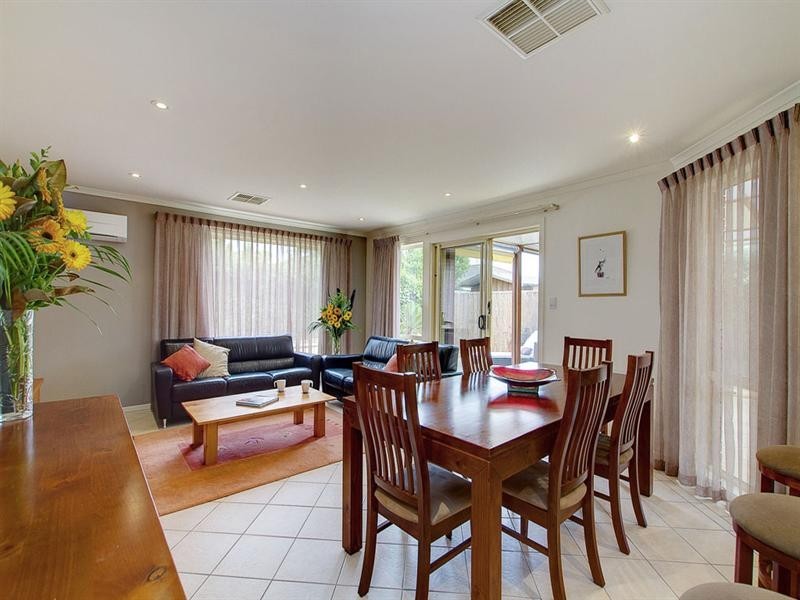 16 Mundulla Avenue, Woodcroft SA 5162