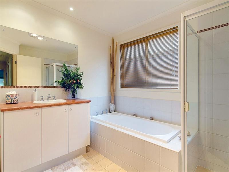 16 Mundulla Avenue, Woodcroft SA 5162