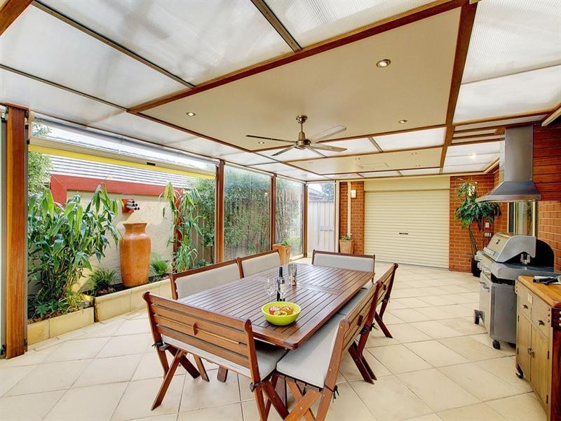 16 Mundulla Avenue, Woodcroft SA 5162