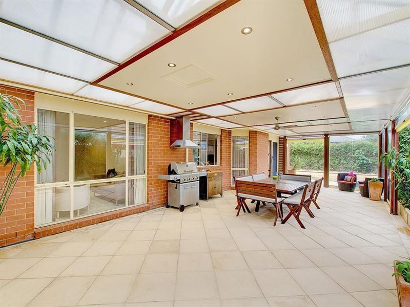 16 Mundulla Avenue, Woodcroft SA 5162