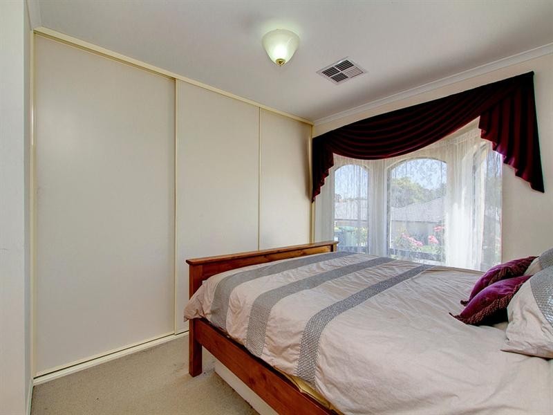 6 Stokes Court, Morphett Vale SA 5162