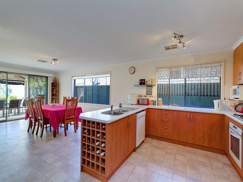 6 Stokes Court, Morphett Vale SA 5162