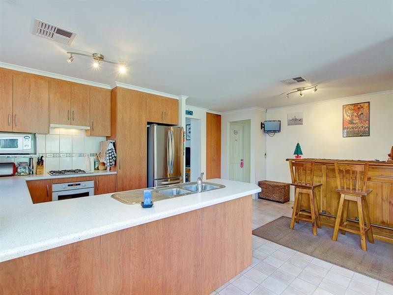 6 Stokes Court, Morphett Vale SA 5162