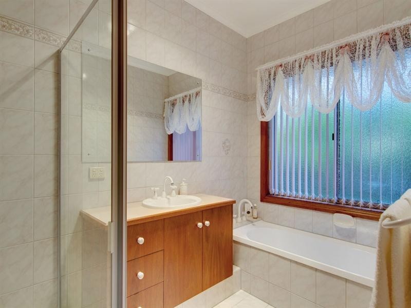 63 Glendale Avenue, Flagstaff Hill SA 5159