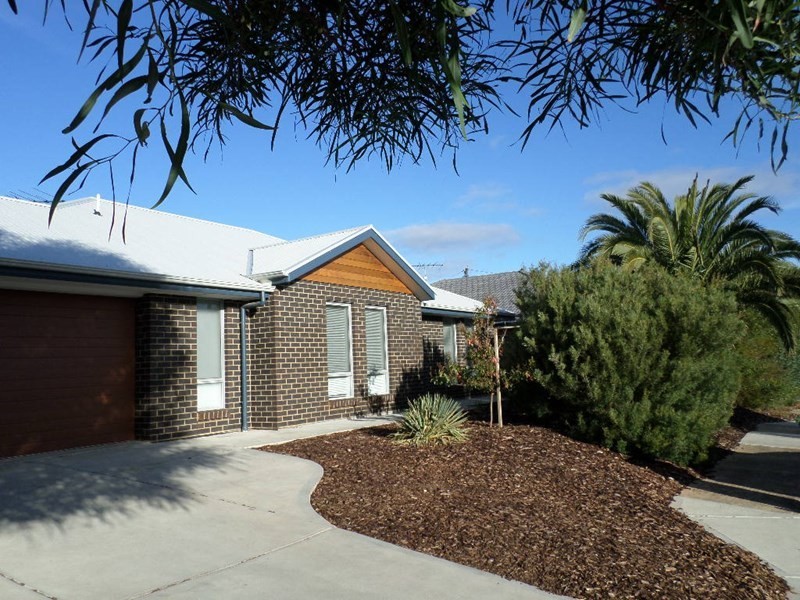 2 Hender Avenue, Port Noarlunga SA 5167