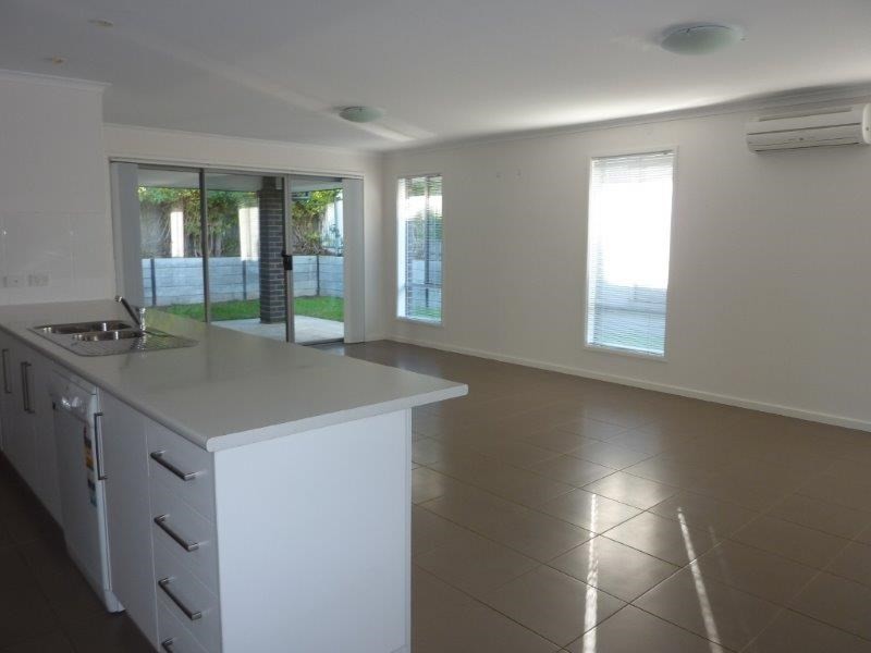 2 Hender Avenue, Port Noarlunga SA 5167