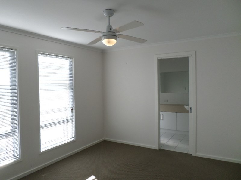 2 Hender Avenue, Port Noarlunga SA 5167