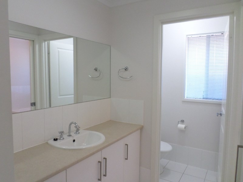 2 Hender Avenue, Port Noarlunga SA 5167