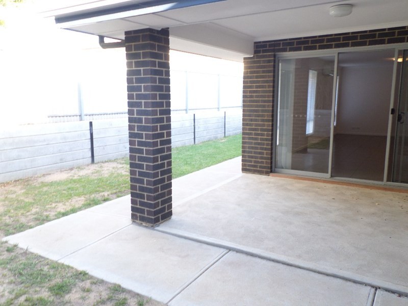 2 Hender Avenue, Port Noarlunga SA 5167